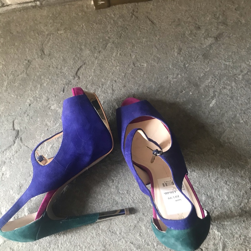 Shoes - Picture 2 of 4